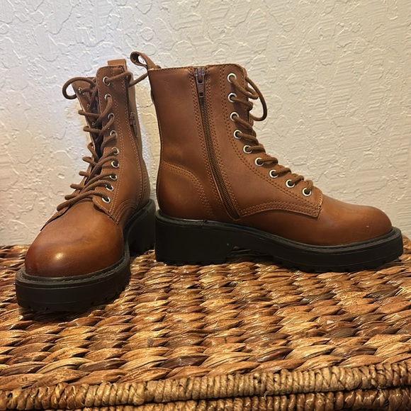 NWT. Steve Madden boot. Cognac color. Never worn. Perfect for fall/winter. - Picture 4 of 8